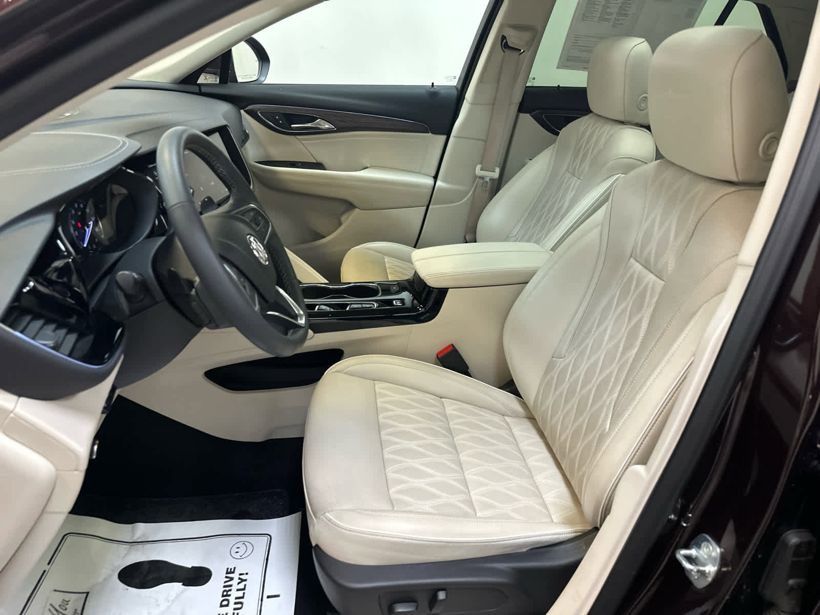 Used 2022 Buick Envision Avenir w/ Technology Package II image 4