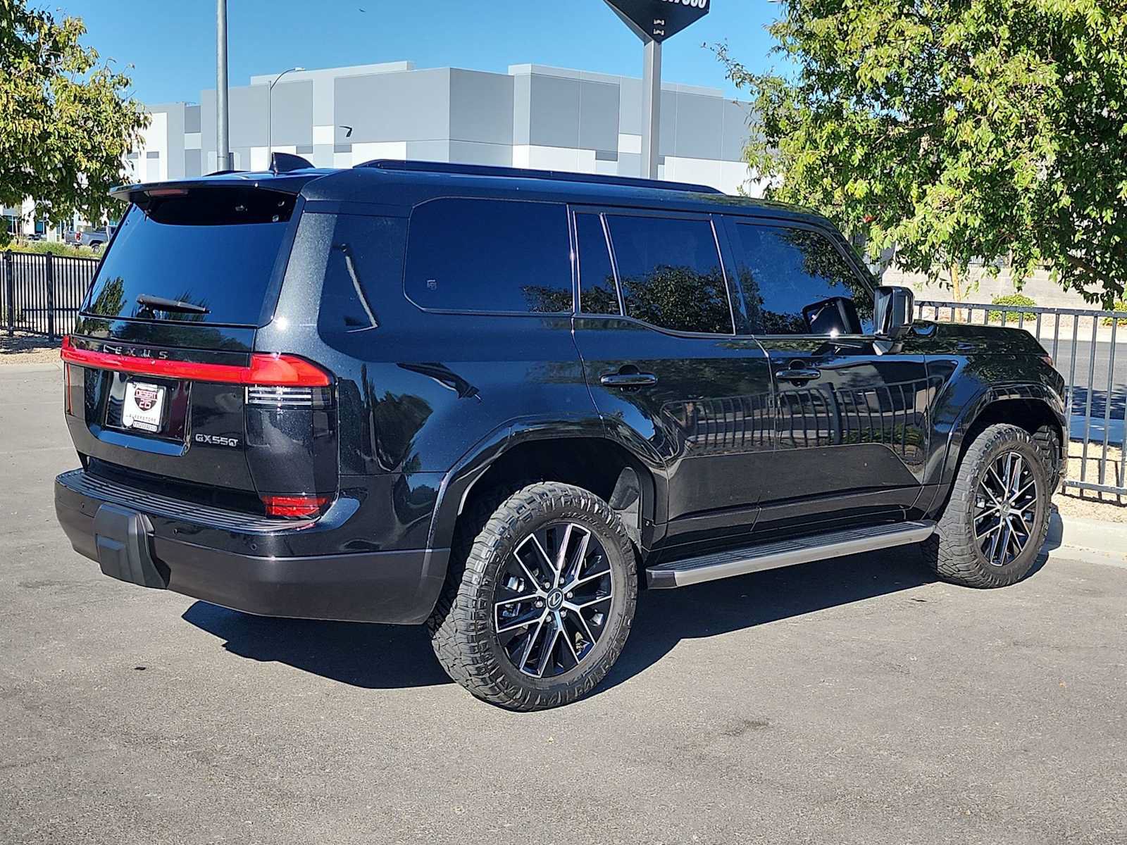 Used 2025 Lexus GX 550 w/ Accessory Package (2T) AWD/4WD image 8