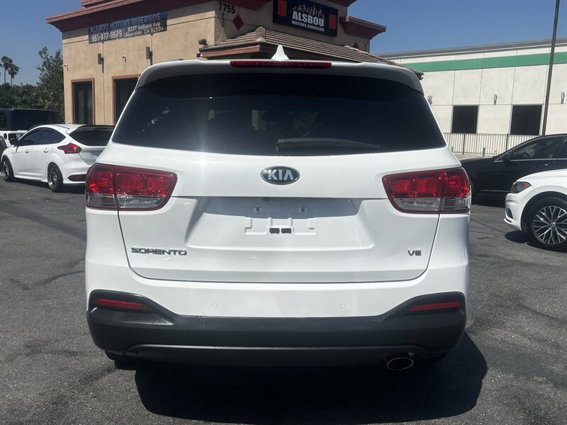 Used 2018 Kia Sorento FWD V6 w/ LX V6 Convenience Package image 7