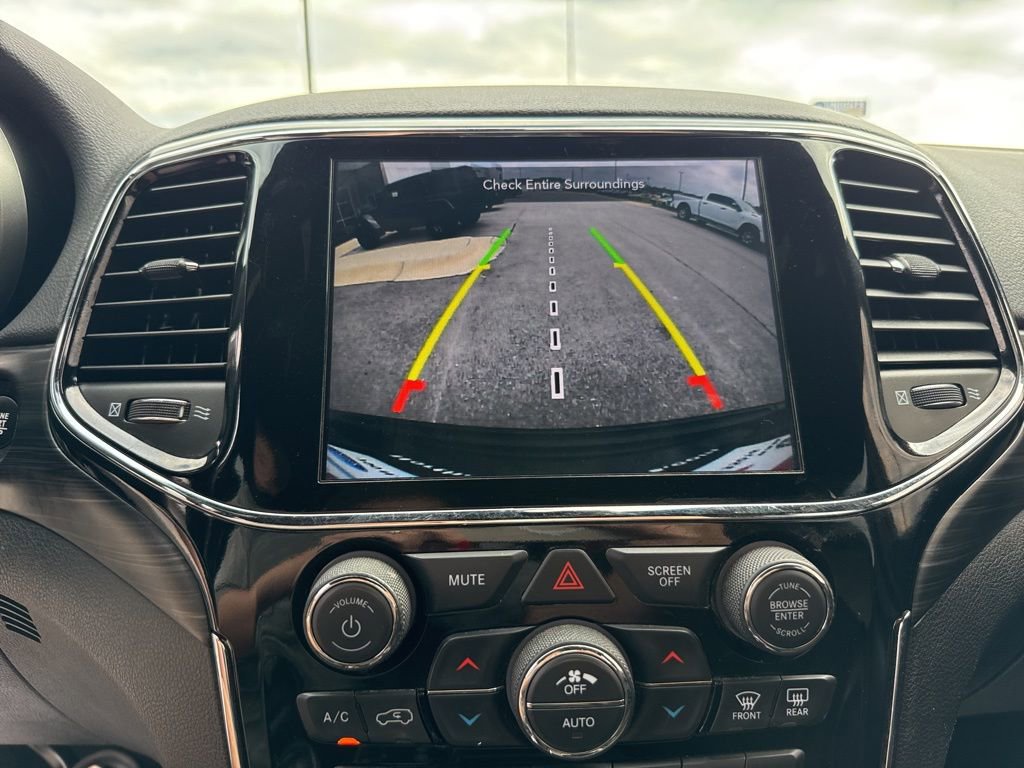 Used 2020 Jeep Grand Cherokee Laredo w/ Laredo X Package image 21