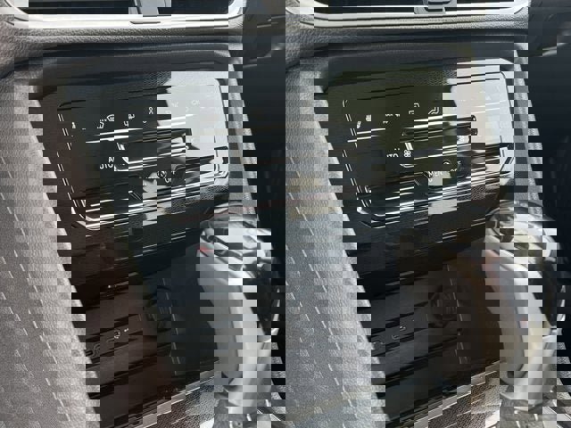 New 2025 Volkswagen Taos SE image 21