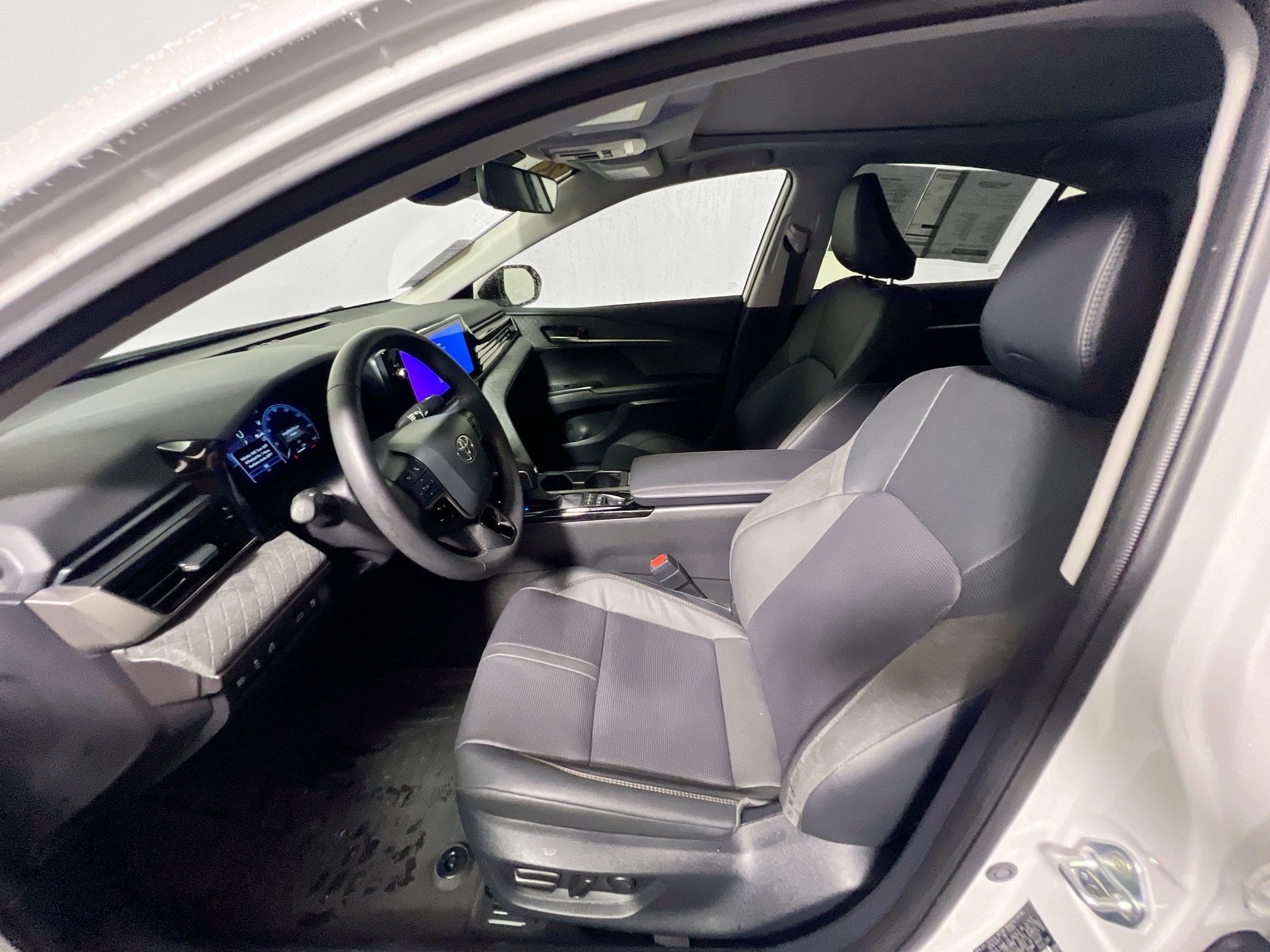 Used 2025 Toyota Camry XLE FWD image 14