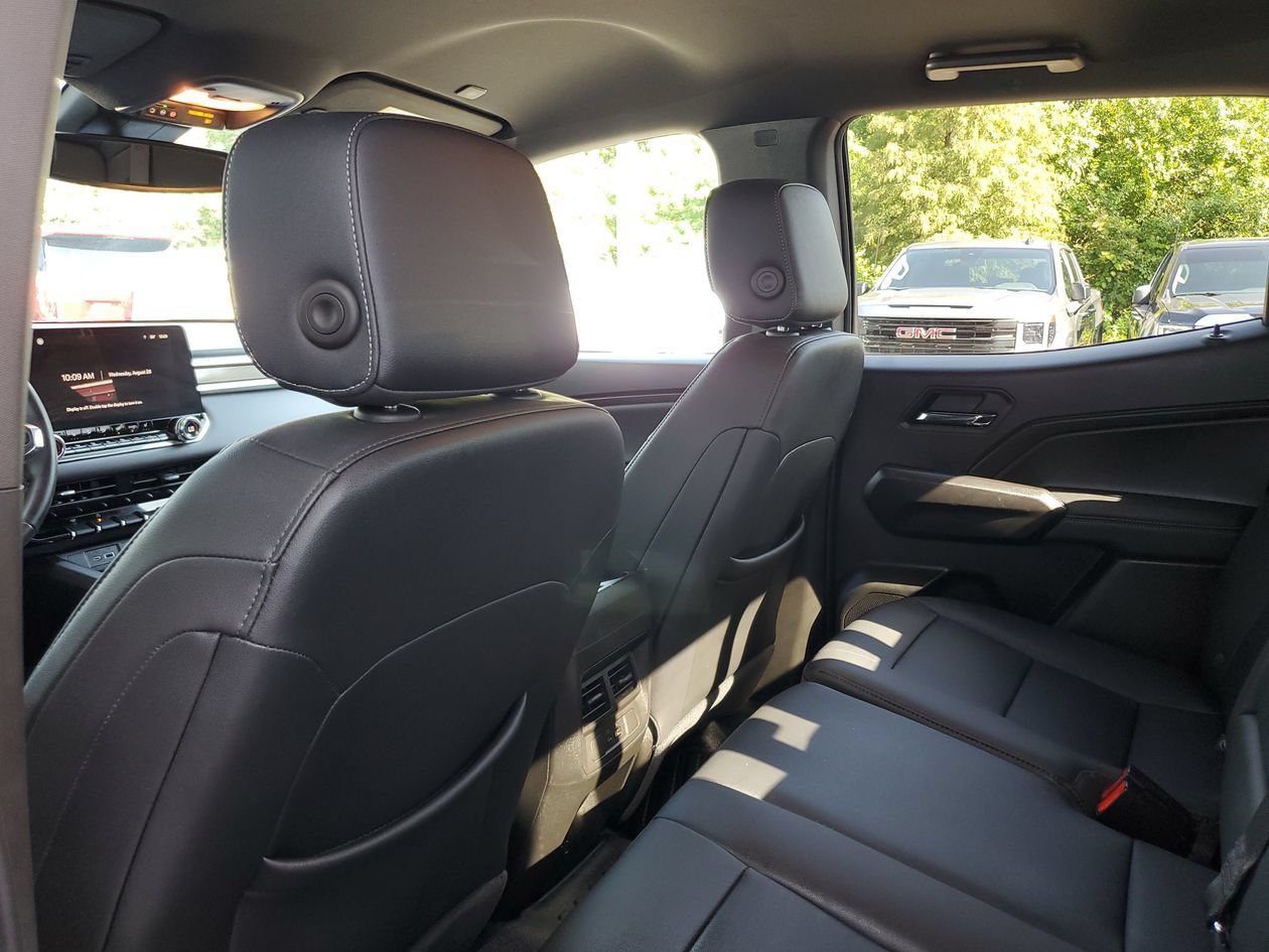 Used 2025 GMC Canyon Elevation w/ Convenience Package RWD image 9