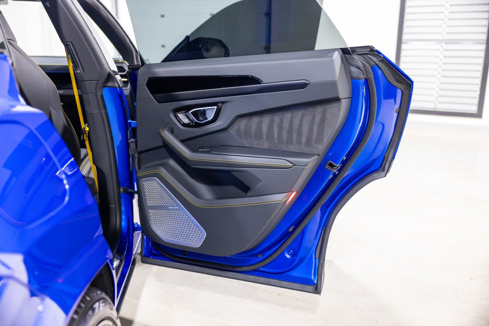 Used 2022 Lamborghini Urus AWD/4WD image 27