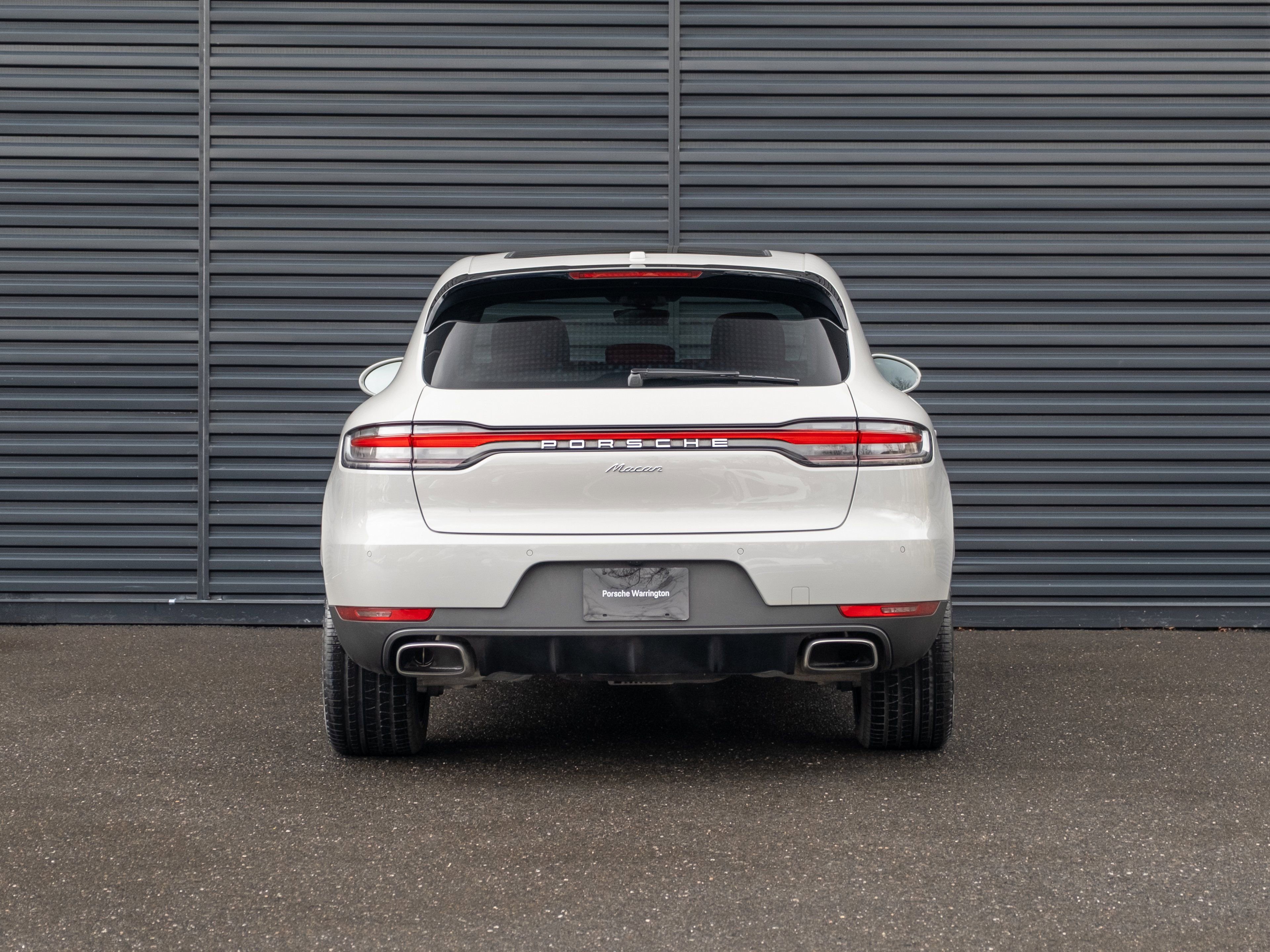 Certified 2021 Porsche Macan image 7