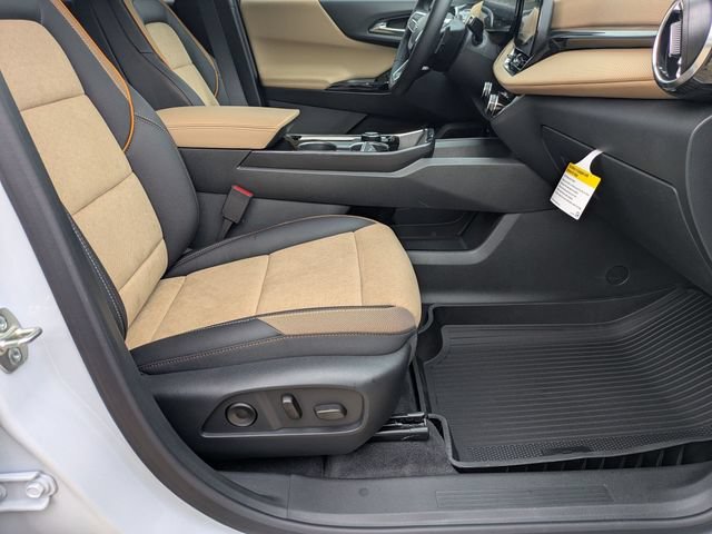 New 2026 Chevrolet Equinox ACTIV w/ Convenience Package III AWD/4WD image 37