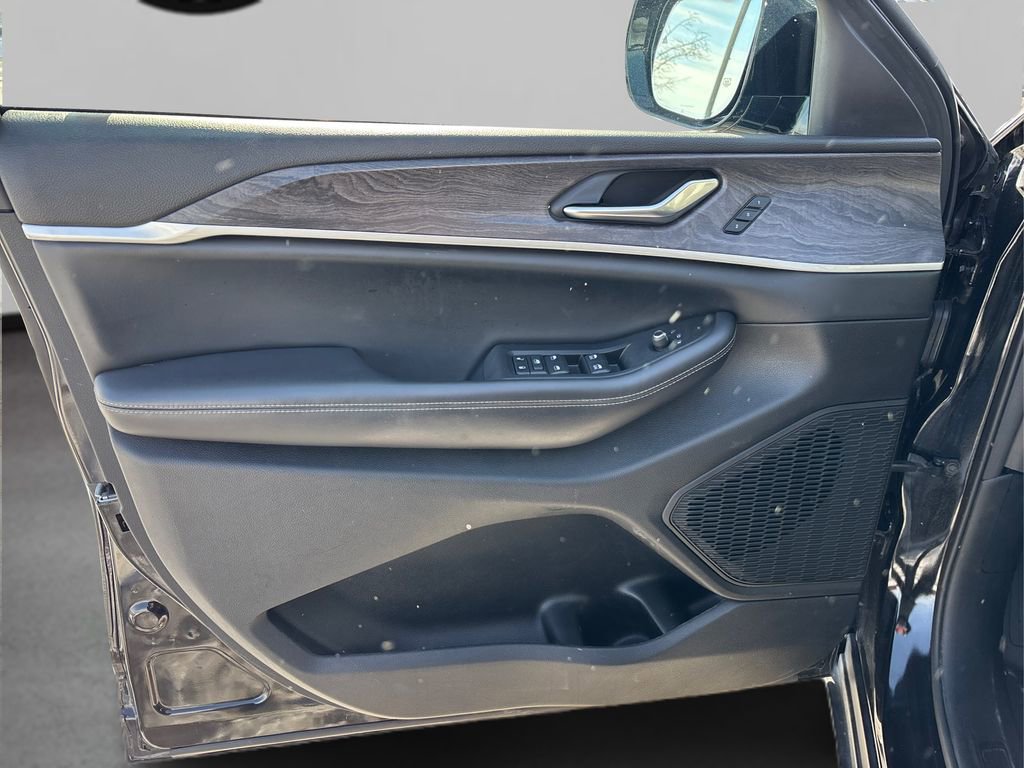 Used 2023 Jeep Grand Cherokee Limited w/ Luxury Tech Group II image 26