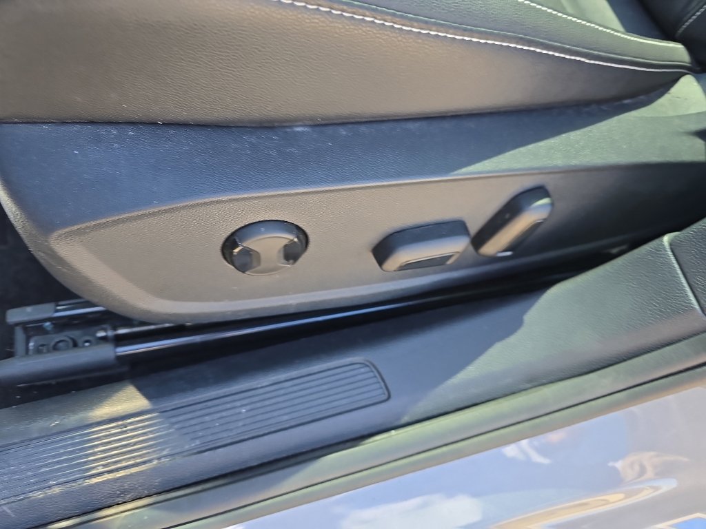 Used 2024 Volkswagen Jetta SE w/ Panoramic Sunroof Package FWD image 19
