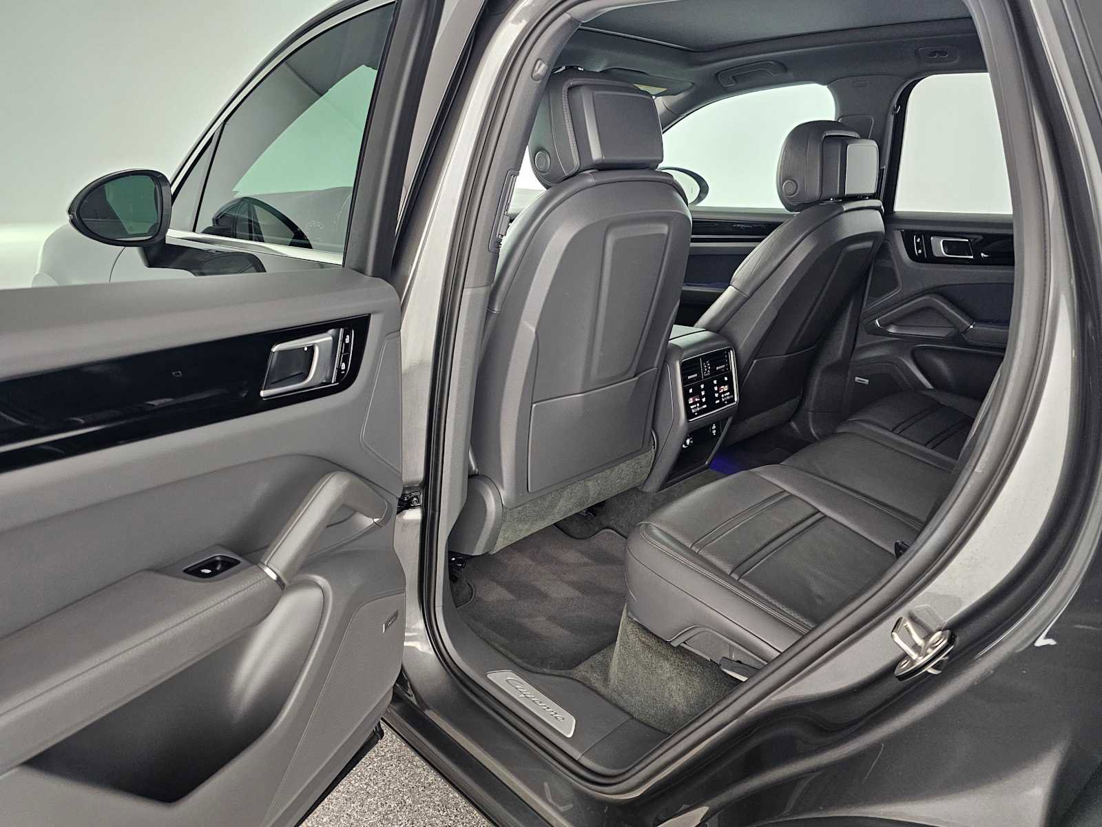 Used 2020 Porsche Cayenne image 15