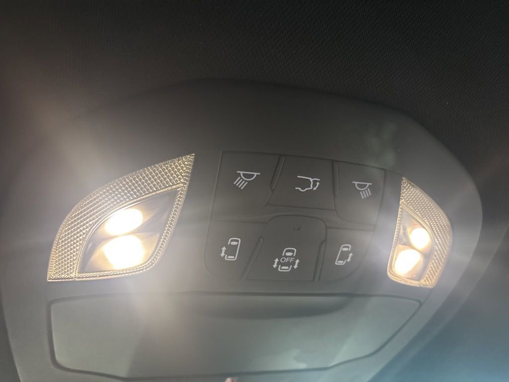 Used 2025 Chrysler Pacifica Select image 22