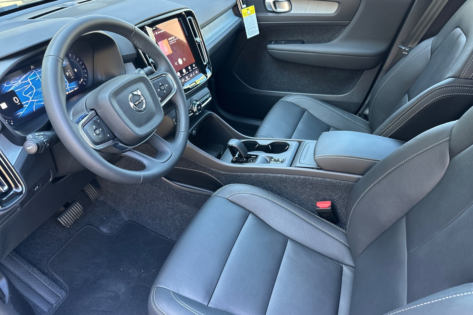 New 2026 Volvo XC40 B5 Core w/ Climate Package AWD/4WD image 7