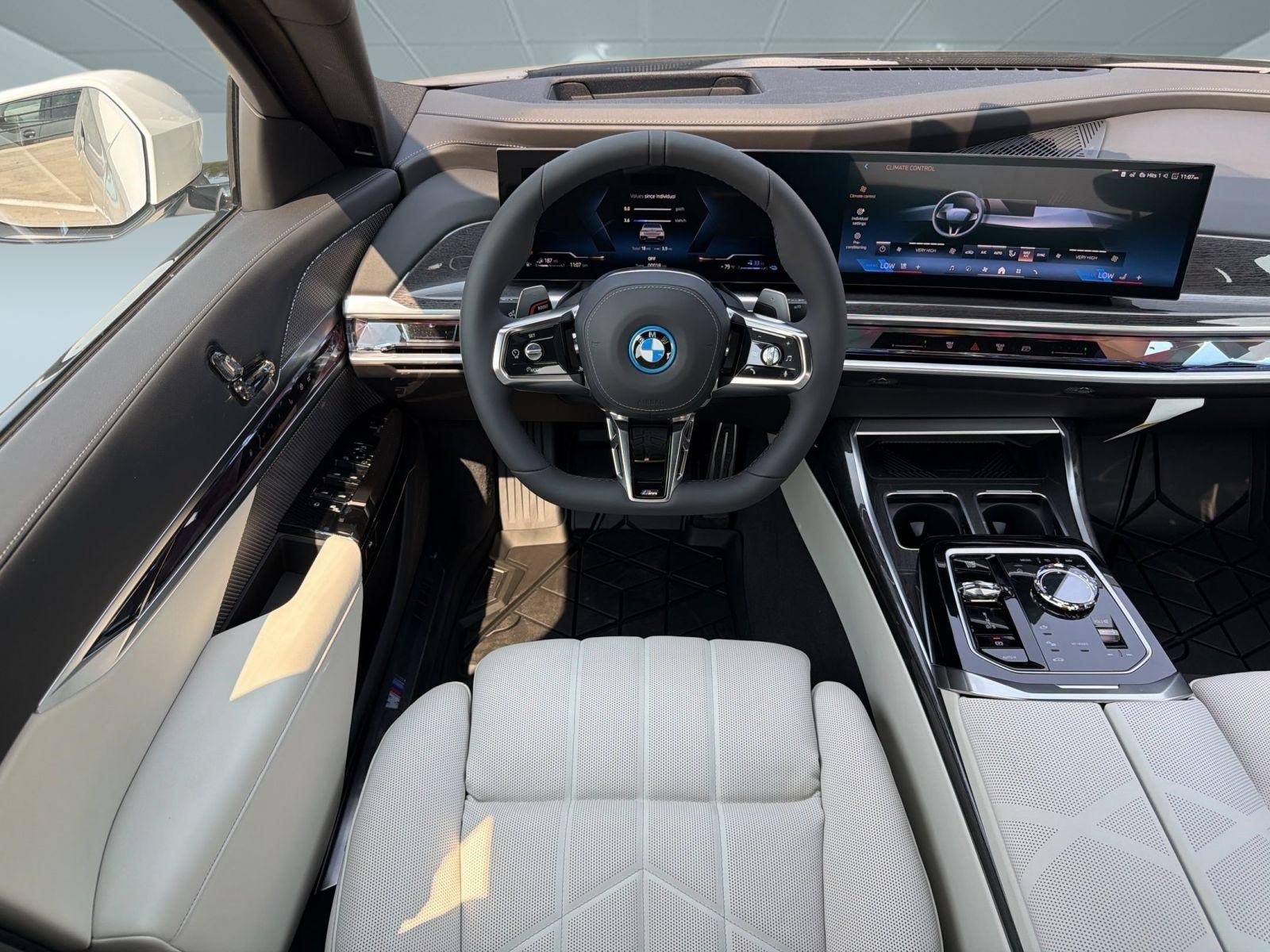 New 2026 BMW 750e xDrive AWD/4WD image 29