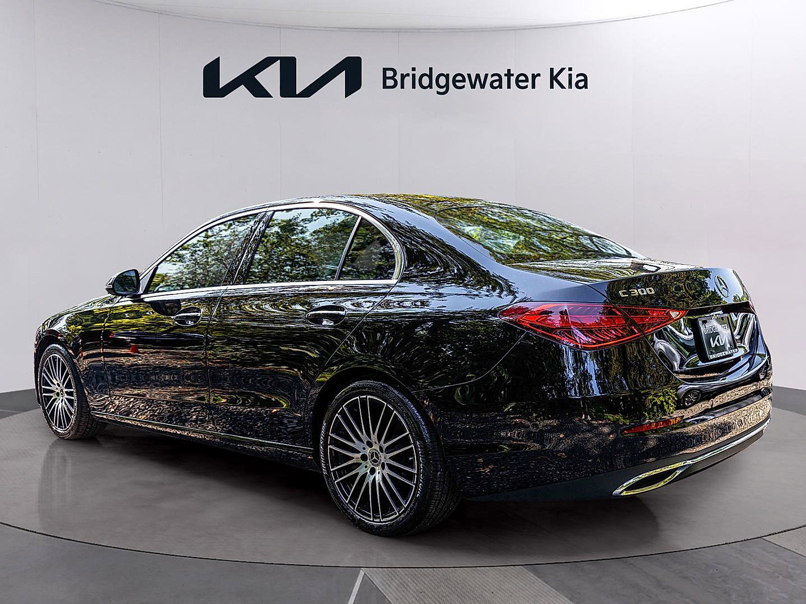 Used 2025 Mercedes-Benz C 300 4MATIC Sedan image 4