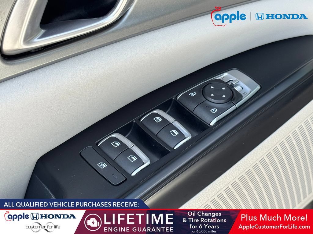 Used 2023 Kia Carnival LX FWD image 9