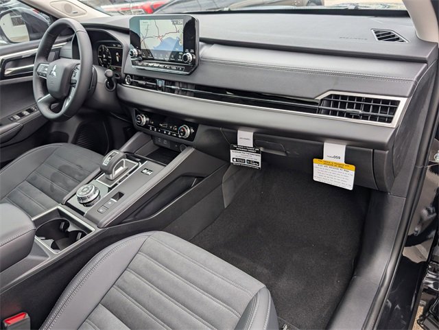 New 2025 Mitsubishi Outlander SE image 31