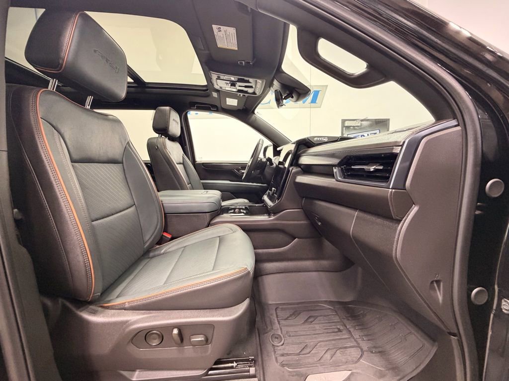 Used 2025 GMC Yukon XL AT4 w/ AT4 Premium Package AWD/4WD image 15