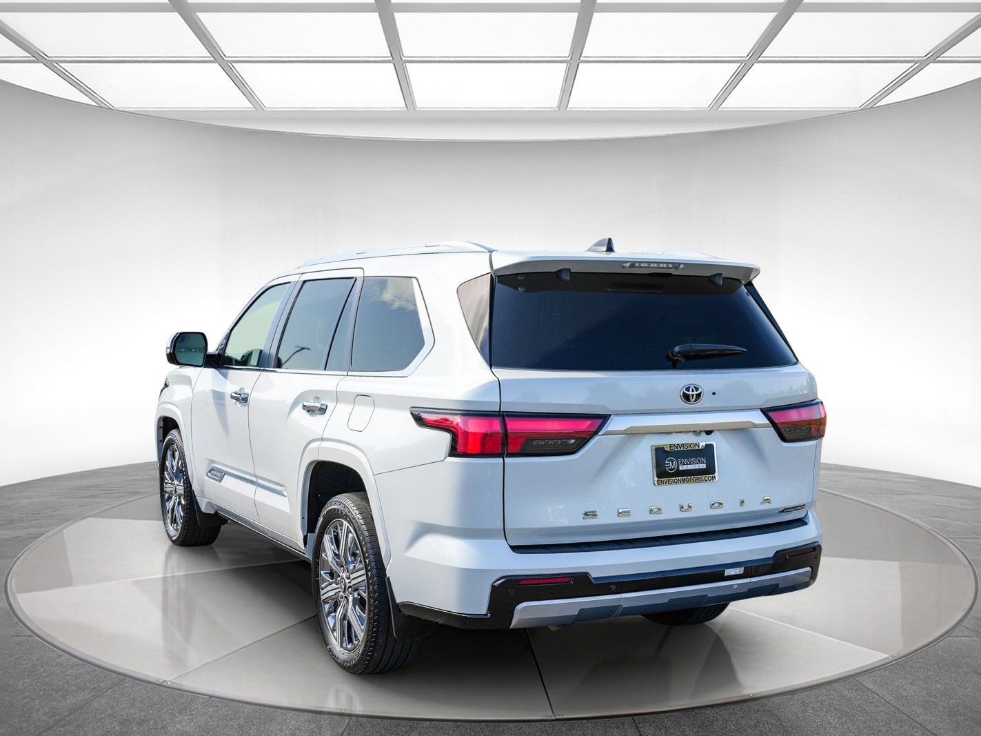 Used 2025 Toyota Sequoia Capstone AWD/4WD image 2