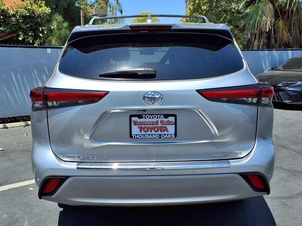 Used 2023 Toyota Highlander Platinum FWD image 6