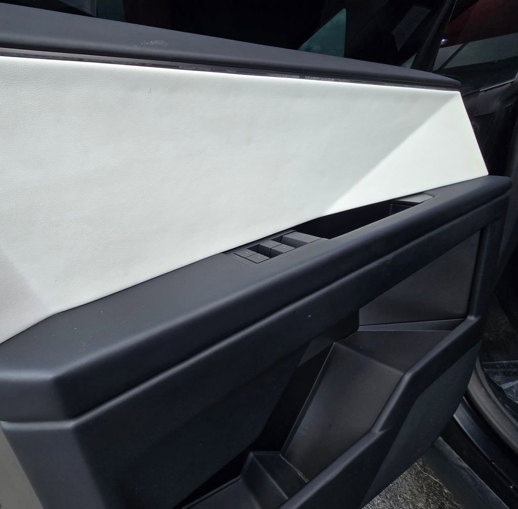 Used 2024 Tesla Cybertruck AWD Crew Cab image 20