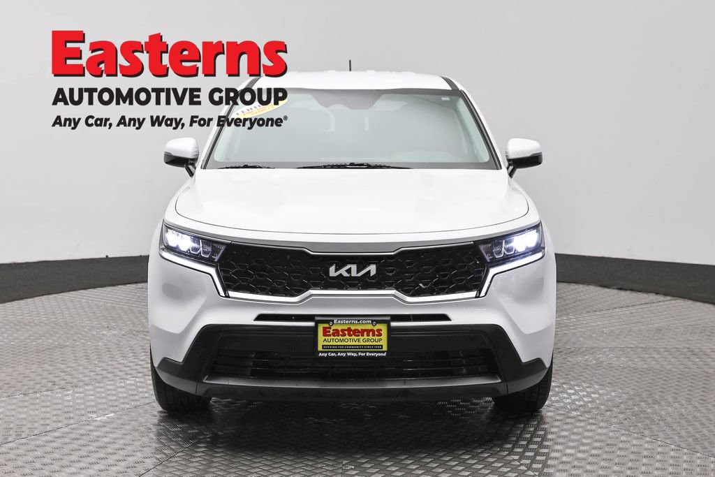 Used 2023 Kia Sorento LX FWD image 2