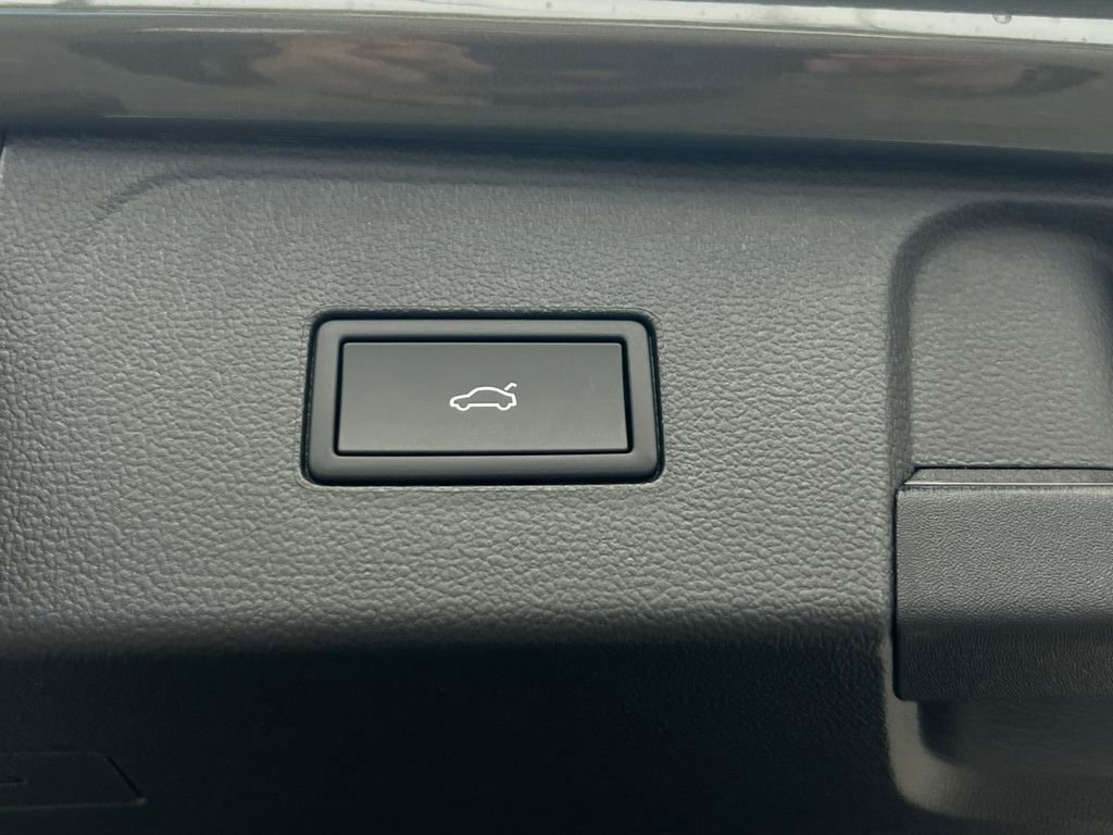 New 2026 Volkswagen Atlas SE image 16