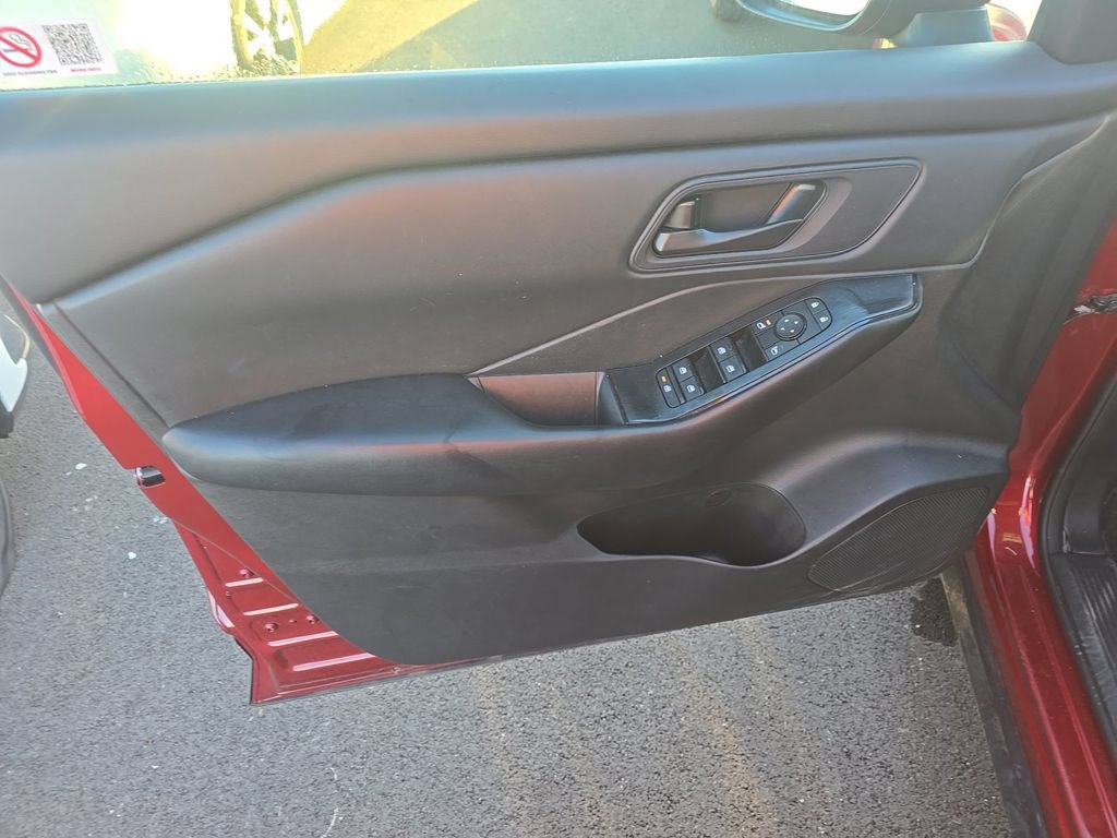 Used 2024 Nissan Rogue S AWD/4WD image 6