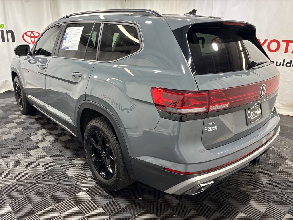 Used 2025 Volkswagen Atlas Peak Edition SE AWD/4WD image 5