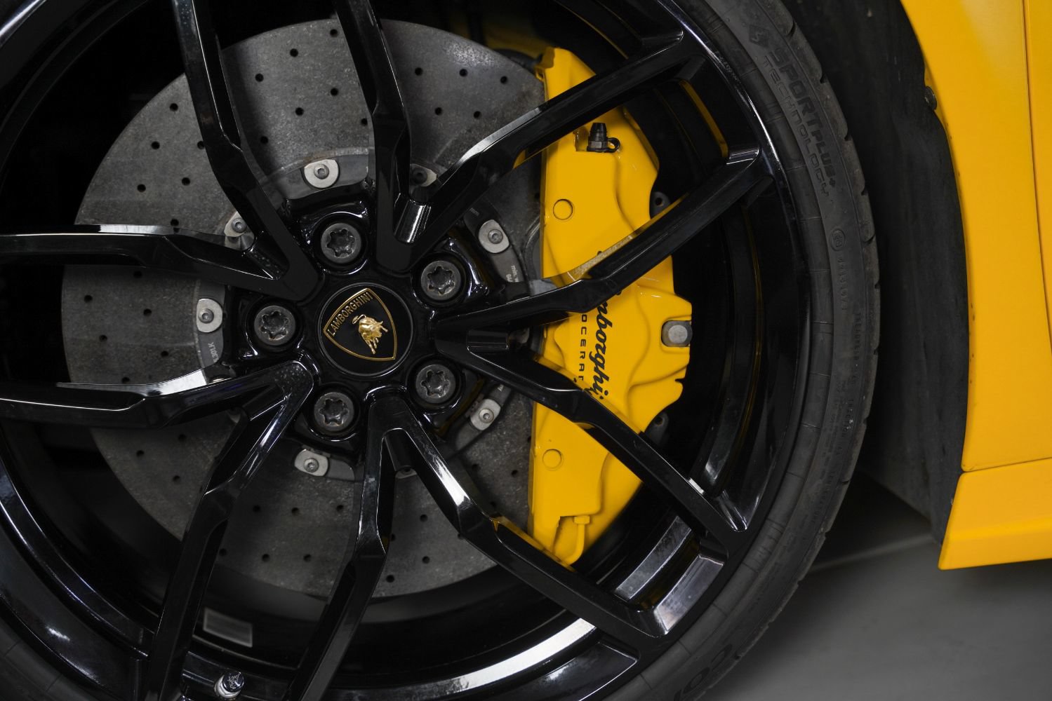 Used 2015 Lamborghini Huracan LP 610-4 AWD/4WD image 17