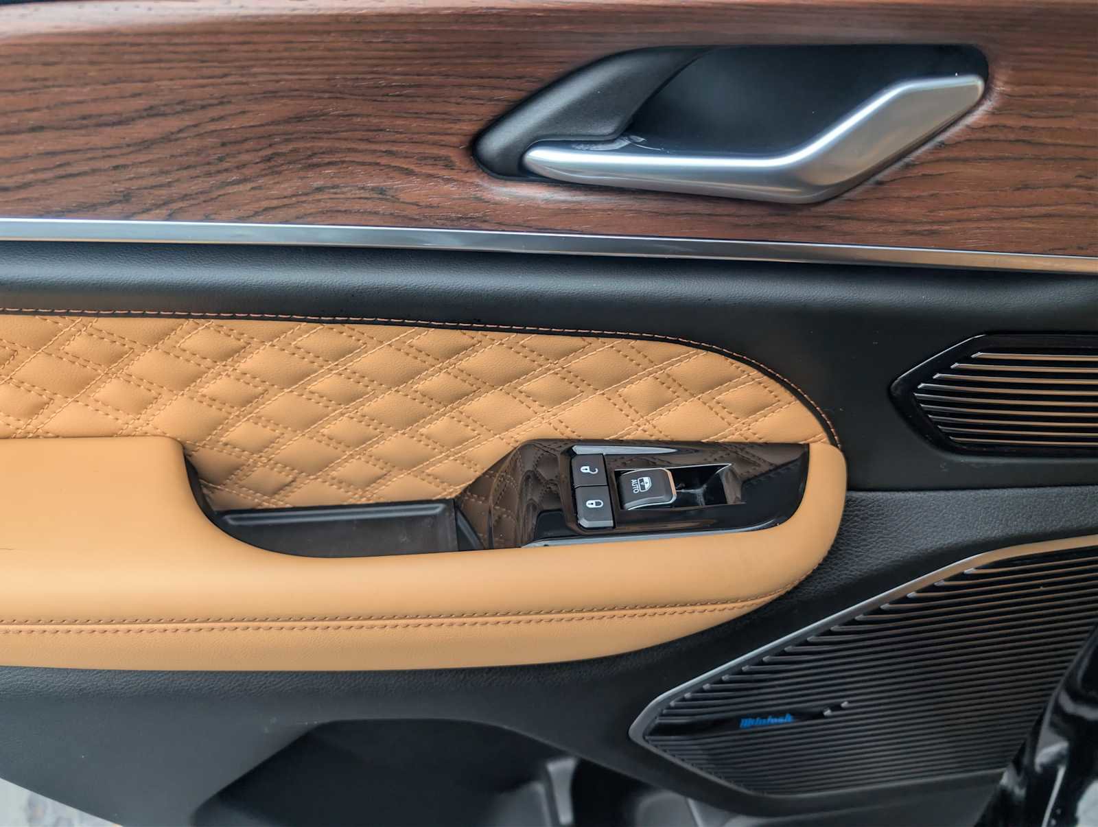 Used 2024 Jeep Grand Cherokee Summit w/ Advanced Protech Group IV image 29