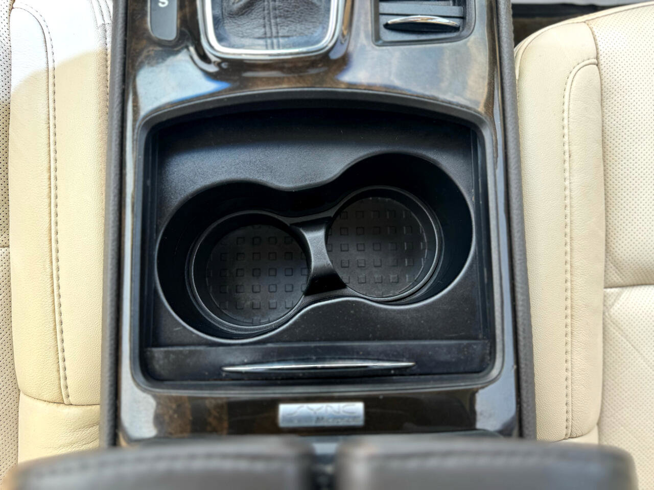 Used 2014 Lincoln MKS AWD w/ Equipment Group 101A image 40