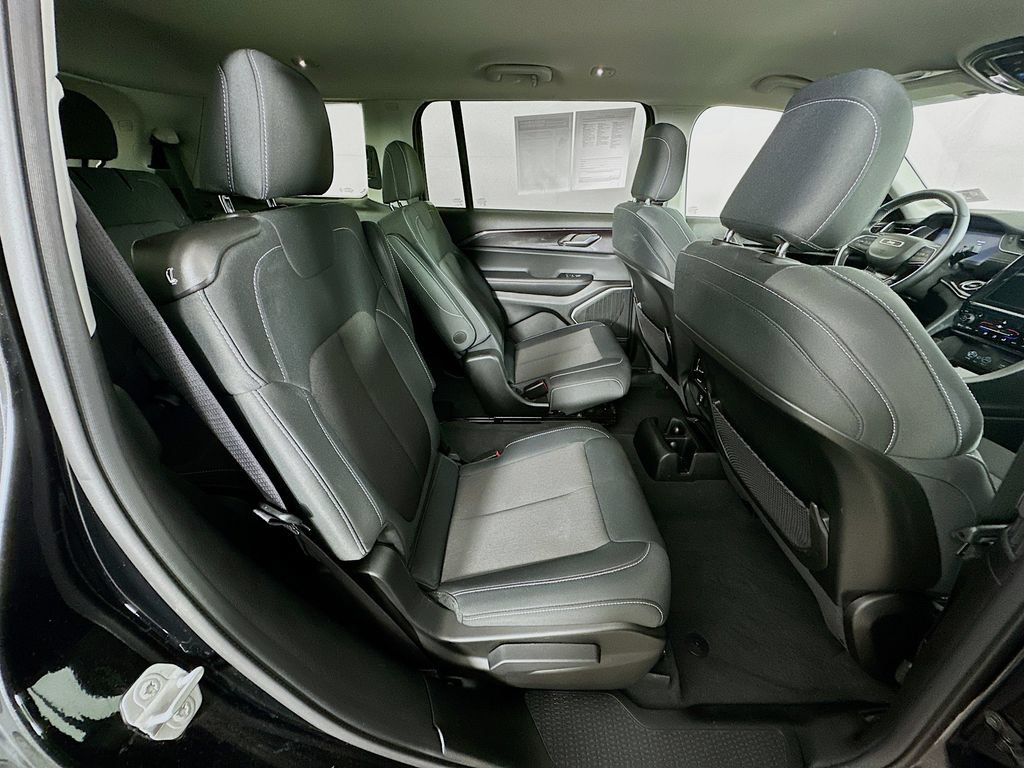 Certified 2022 Jeep Grand Cherokee L Laredo w/ Luxury Tech Group I AWD/4WD image 39
