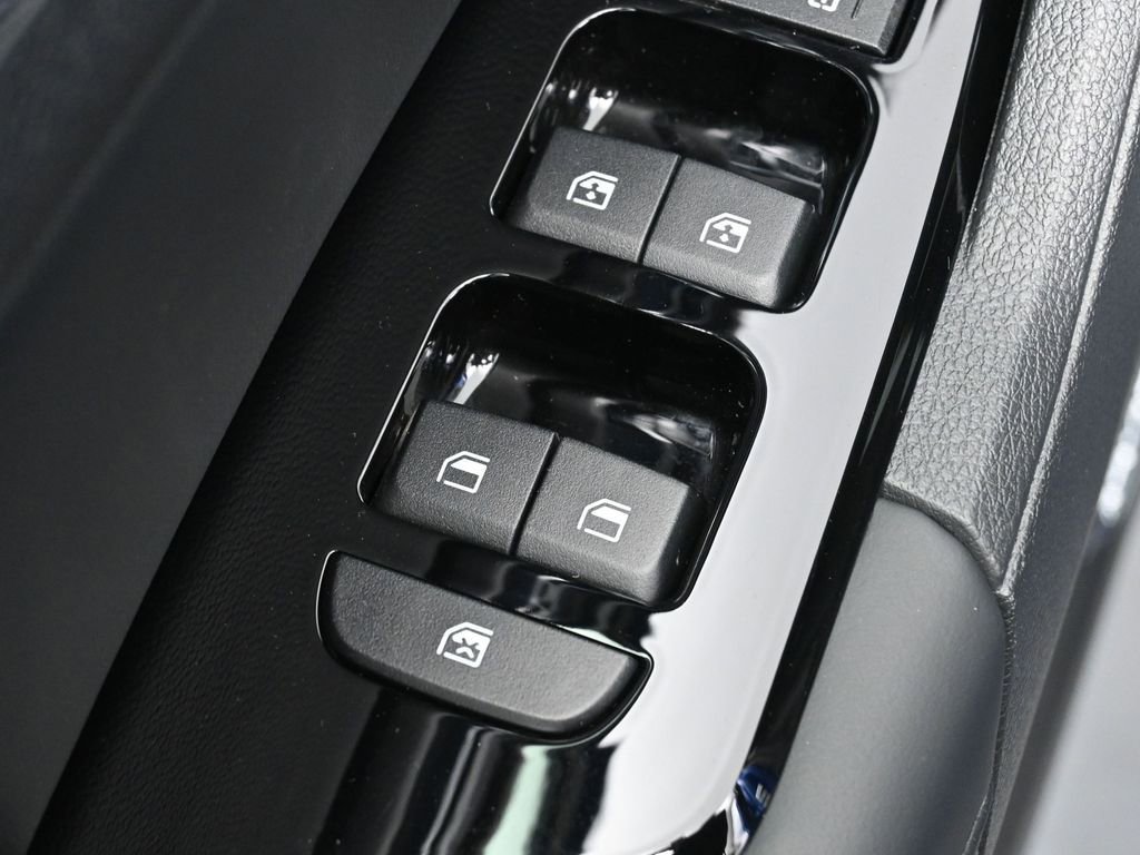 Used 2025 Kia Sportage SX image 13