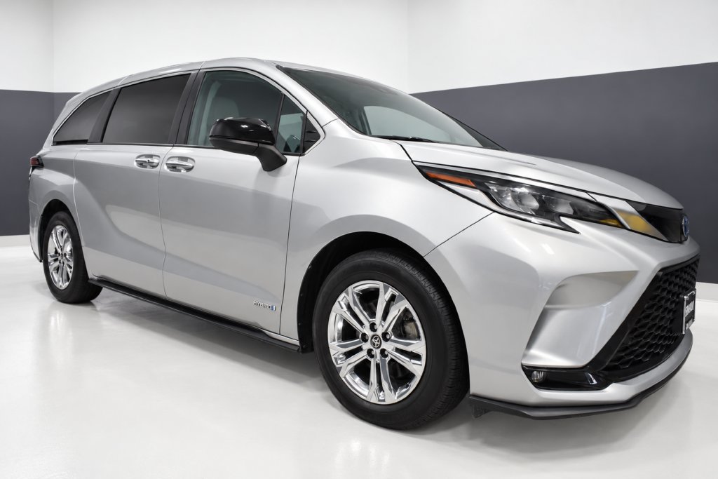 Used 2021 Toyota Sienna XSE AWD/4WD image 7