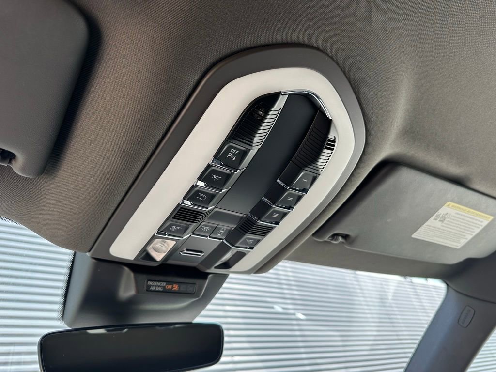 Certified 2022 Porsche Macan AWD/4WD image 34