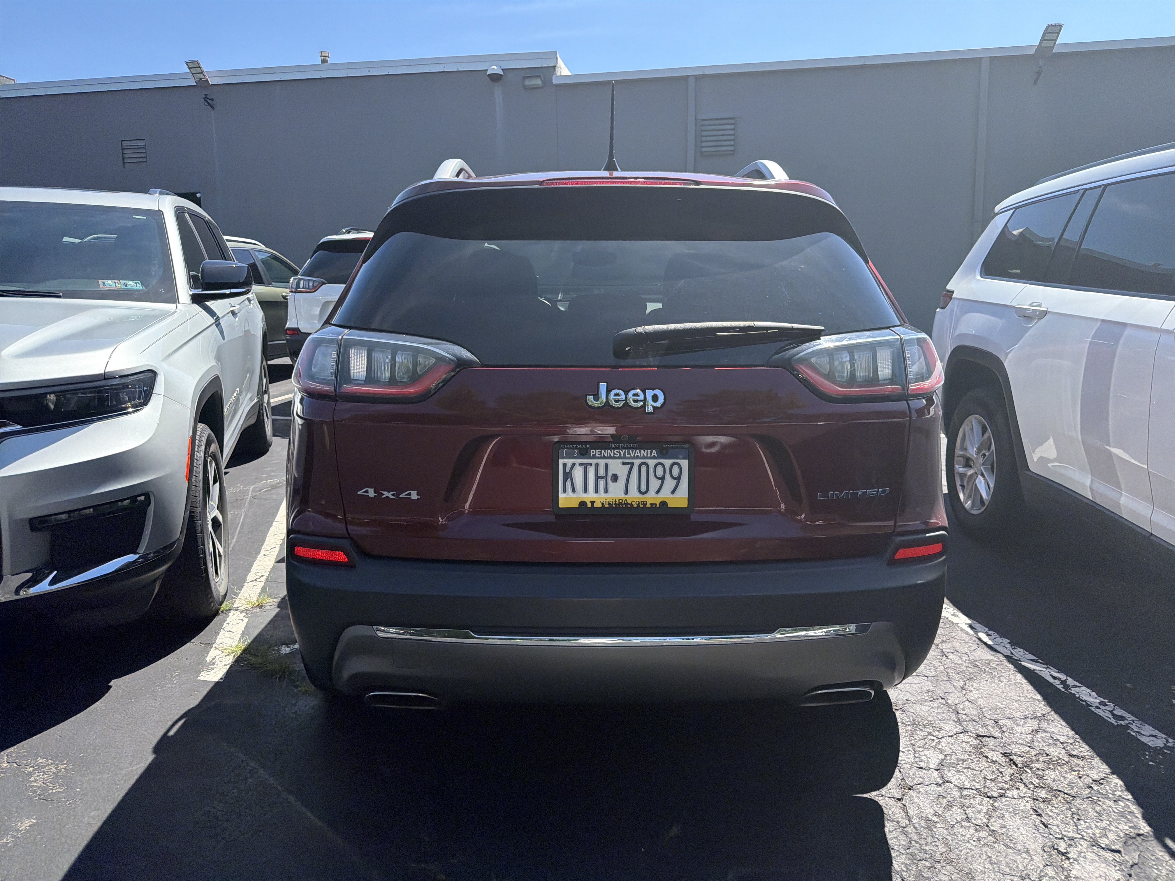 Used 2019 Jeep Cherokee Limited AWD/4WD image 5