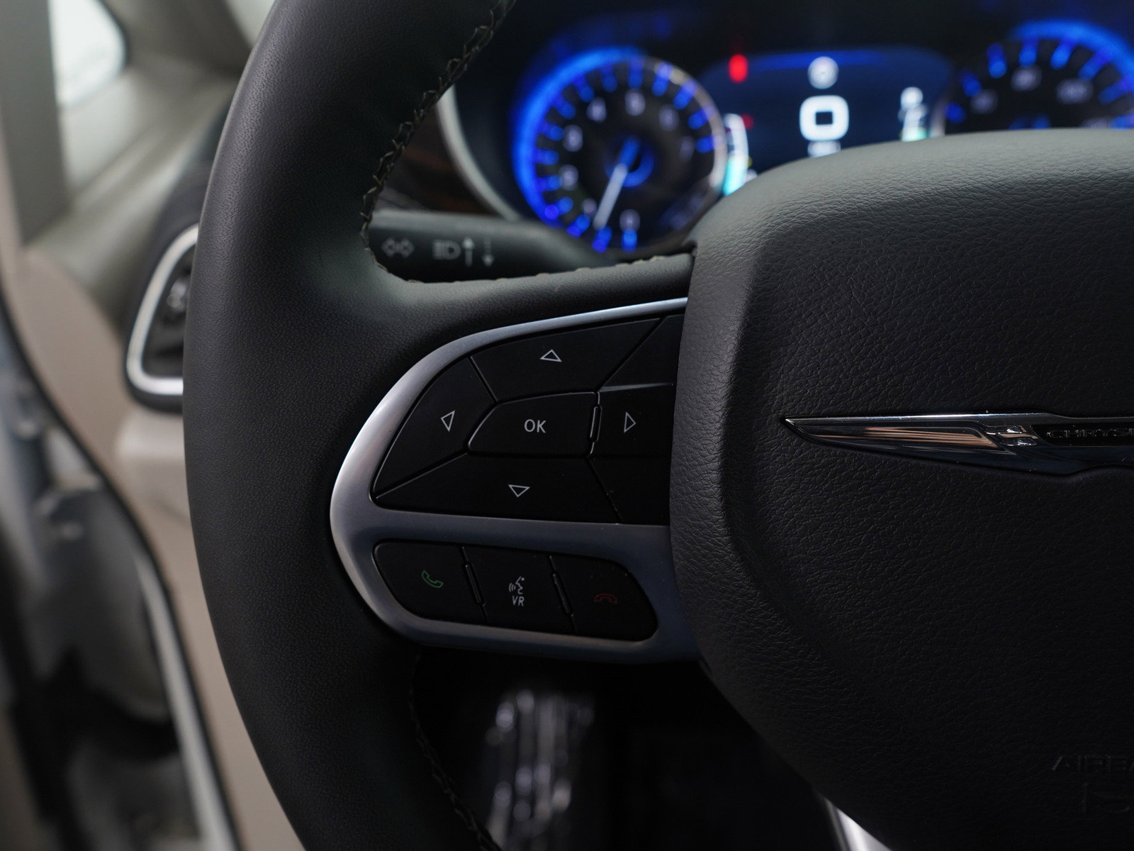 Used 2024 Chrysler Pacifica Limited image 18