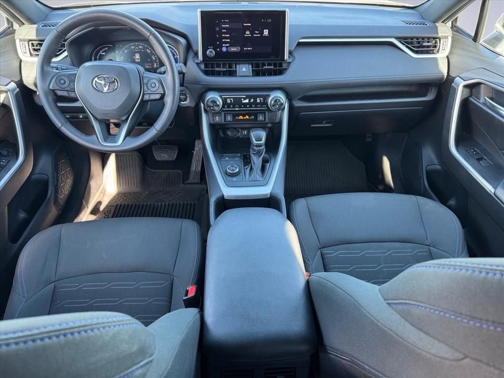 Used 2024 Toyota RAV4 SE image 11