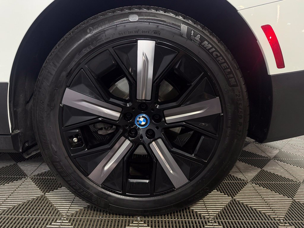 Used 2024 BMW iX xDrive50 w/ Convenience Package AWD/4WD image 12