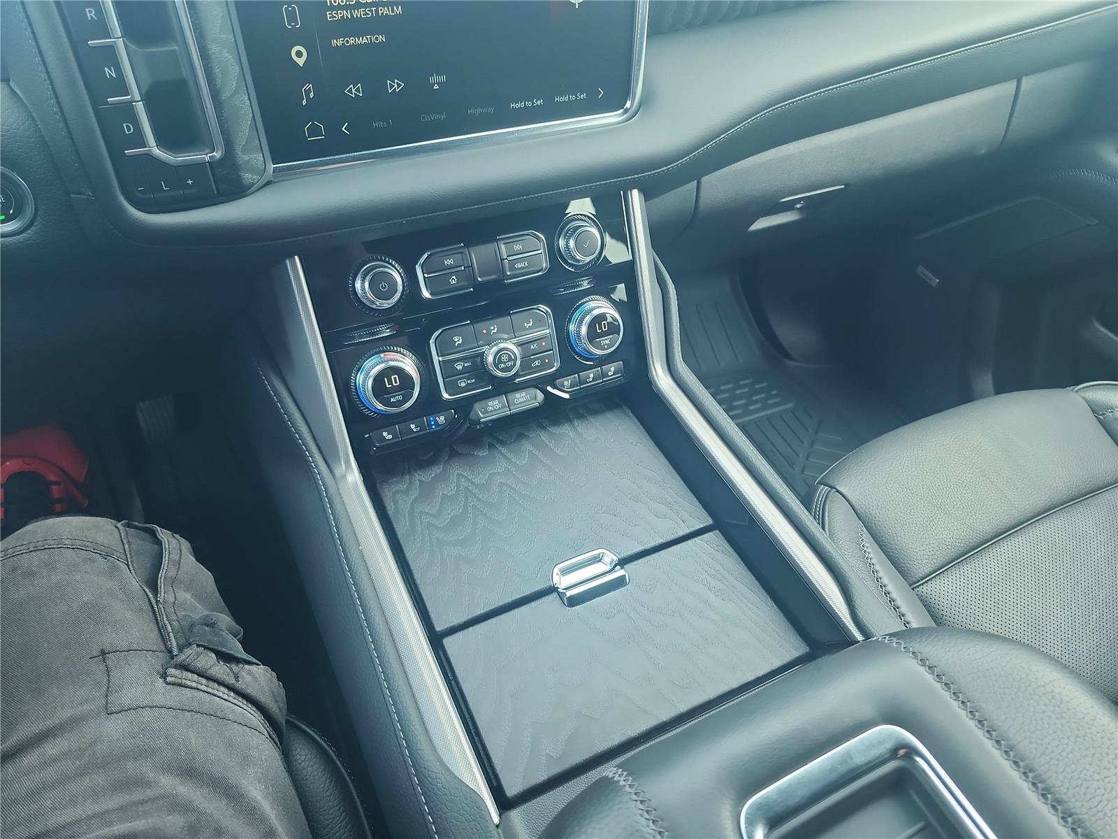 Used 2024 GMC Yukon XL Denali AWD/4WD image 37