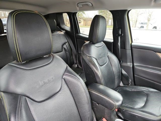 Used 2015 Jeep Renegade Latitude w/ Cold Weather Group II image 12