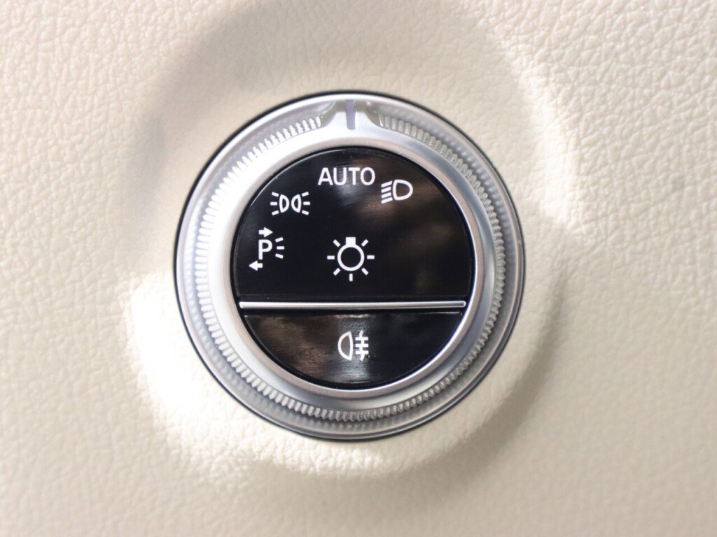 Used 2022 Mercedes-Benz C 300 Sedan image 10