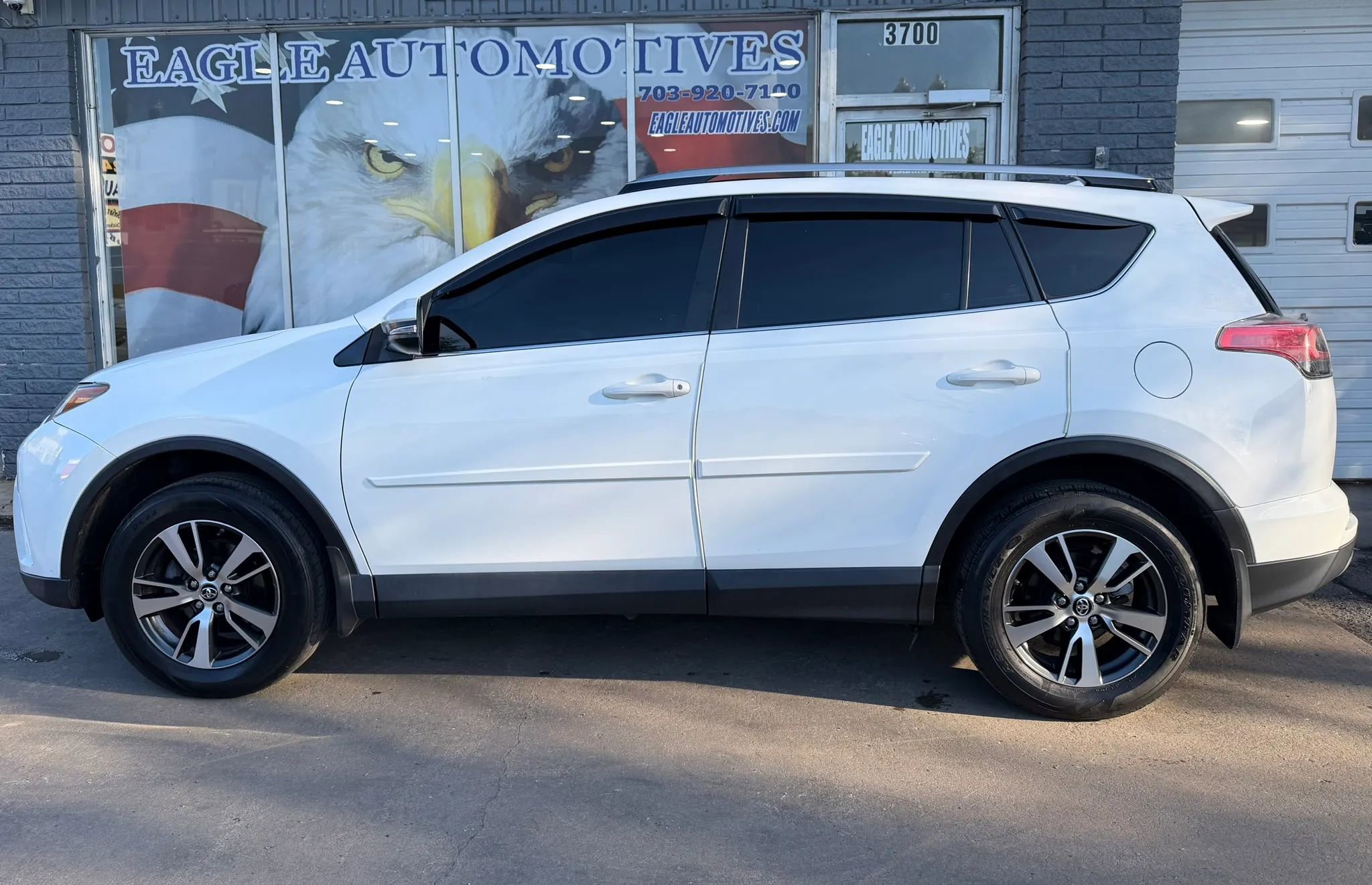 Used 2018 Toyota RAV4 XLE w/ Plus Extra Value Package image 6