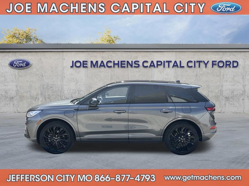 Used 2025 Lincoln Corsair Grand Touring w/ Jet Appearance Package image 4