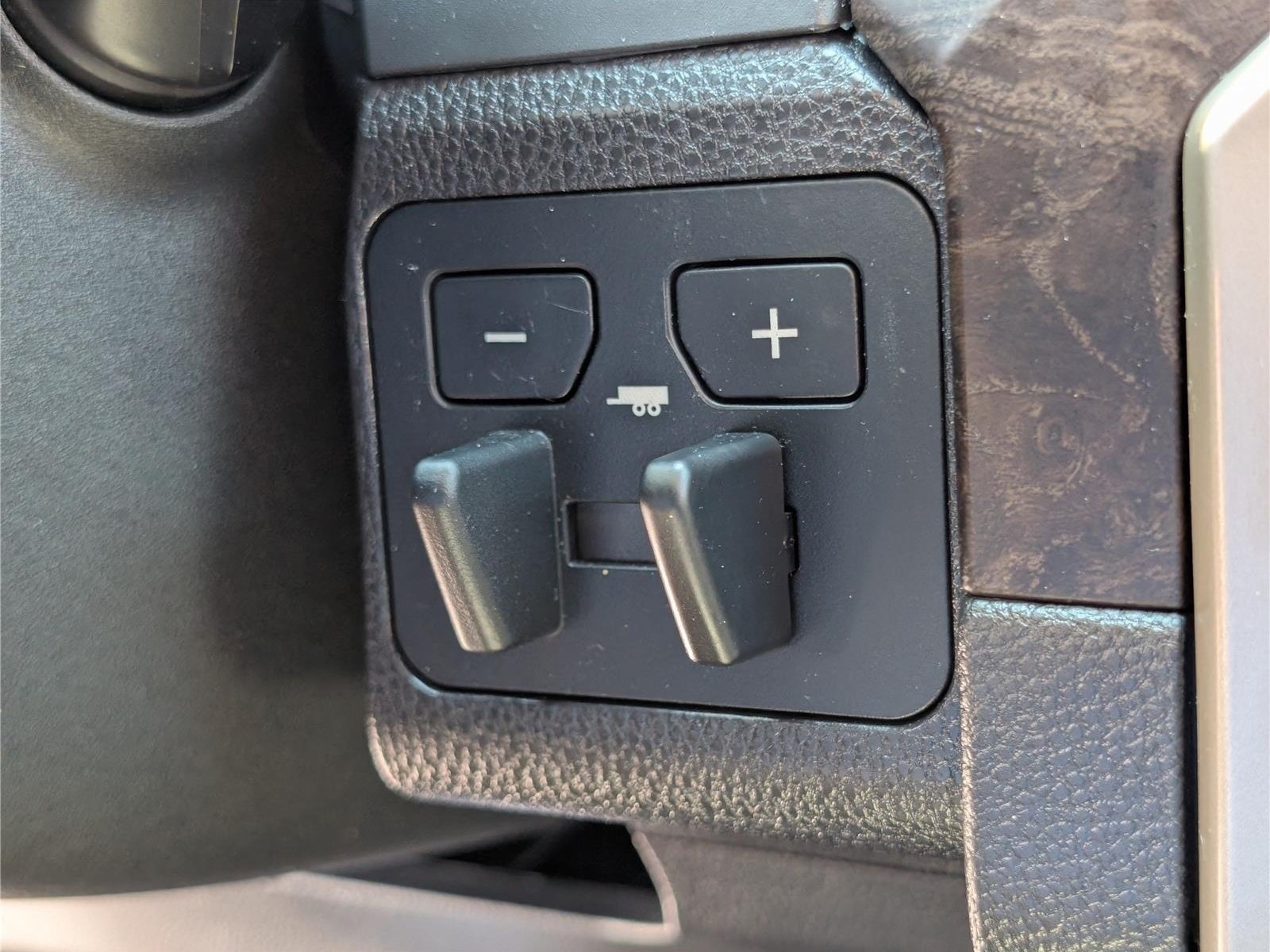 Used 2025 Toyota Tacoma Limited AWD/4WD image 26