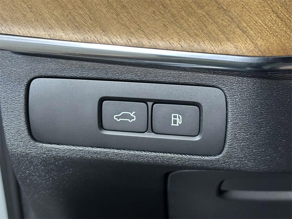 Used 2024 Volvo XC90 T8 Plus w/ Protection Package Premier image 26