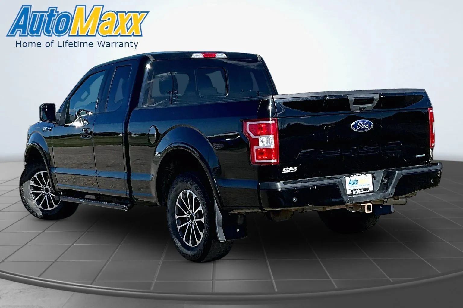 Used 2018 Ford F150 XLT w/ Equipment Group 302A Luxury AWD/4WD image 4
