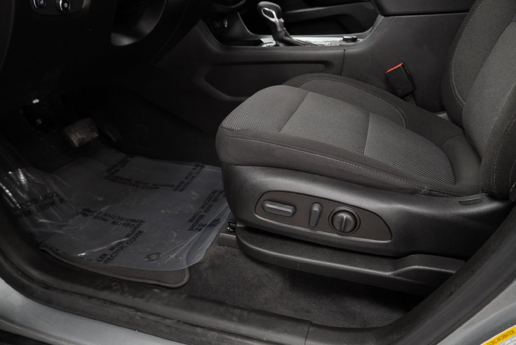 Used 2023 Chevrolet Traverse LT FWD image 40