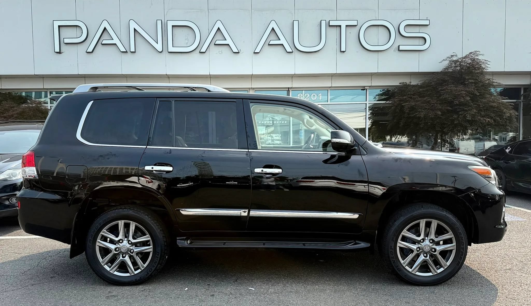 Used 2013 Lexus LX 570 4WD image 8