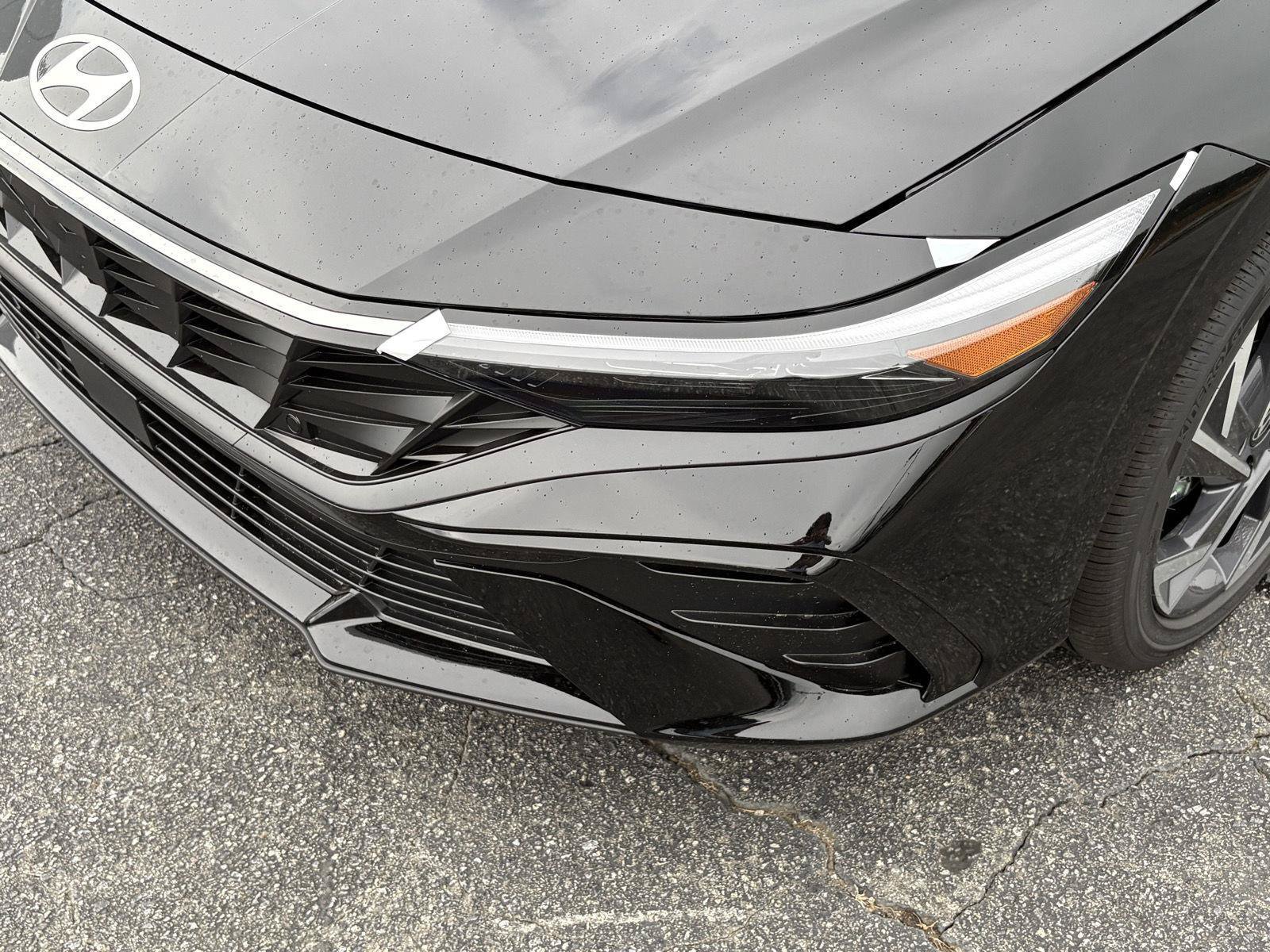 New 2026 Hyundai Elantra Limited FWD image 12