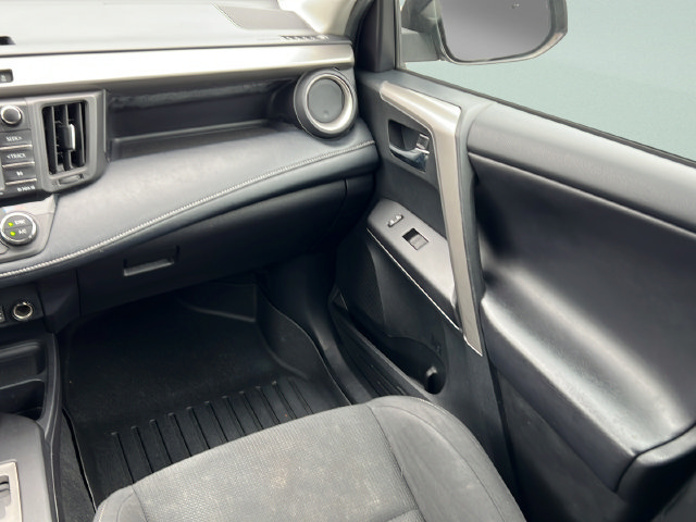 Used 2018 Toyota RAV4 XLE FWD image 16